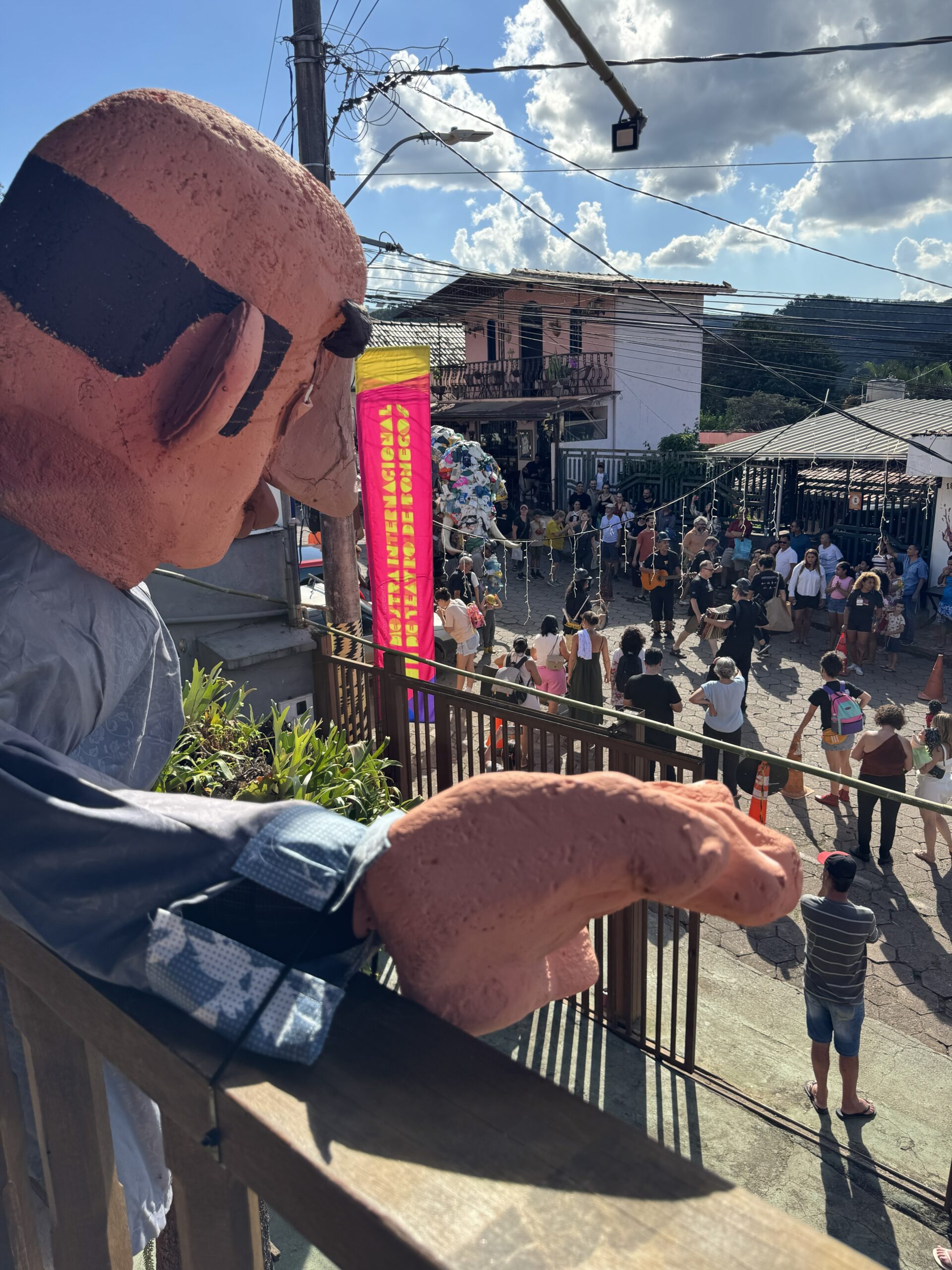 Na Rota Capitão Senra: da vitrine do Teatro Navegante aos ateliês de Brumadinho
